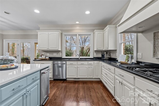 Building Photo - 1009 Honors Ct