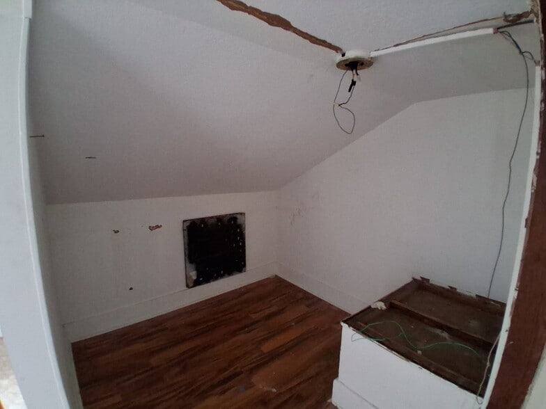 Building Photo - 1729 N Woodford St