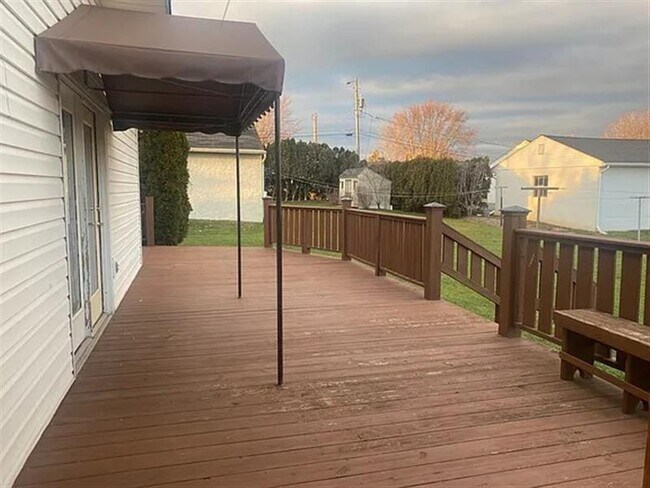 Building Photo - Top Home