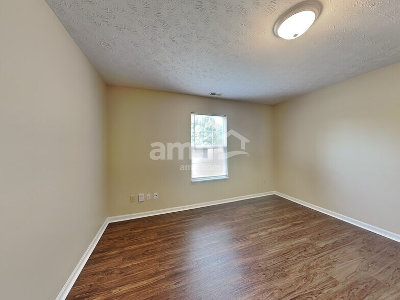 Building Photo - 10684 Summerwood Ln