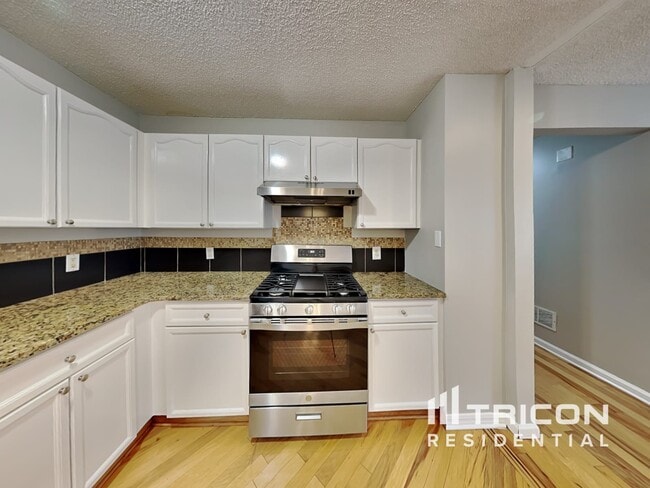 Building Photo - 5922 Graywood Cir SE