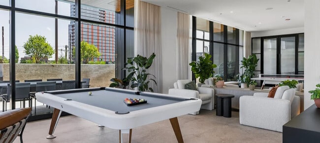 Building Photo - 225 N Elizabeth St