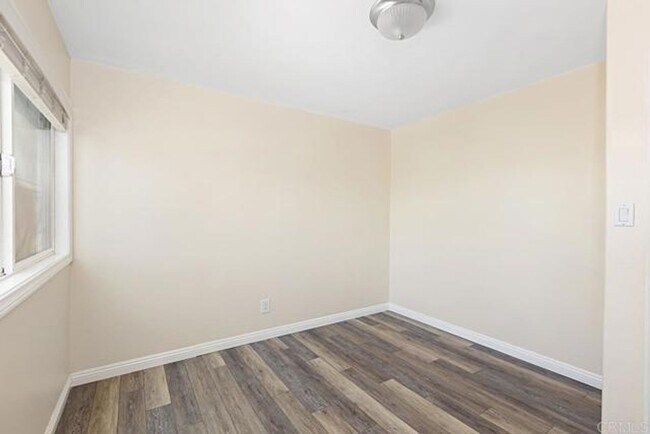 Building Photo - 3 Bedroom Condo Close to Base