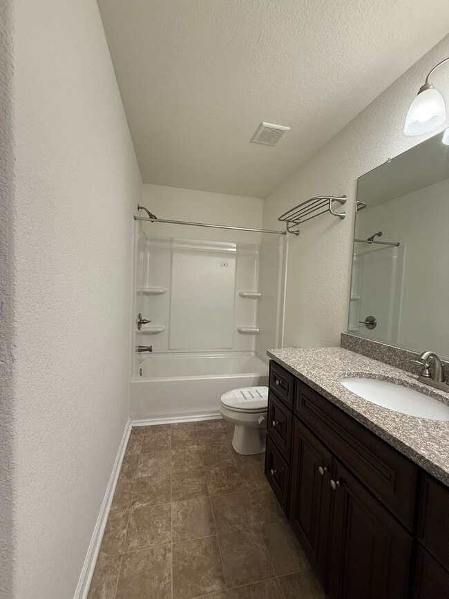 Building Photo - Spacious 4BR Home with Large Fenced Yard & Prime Location