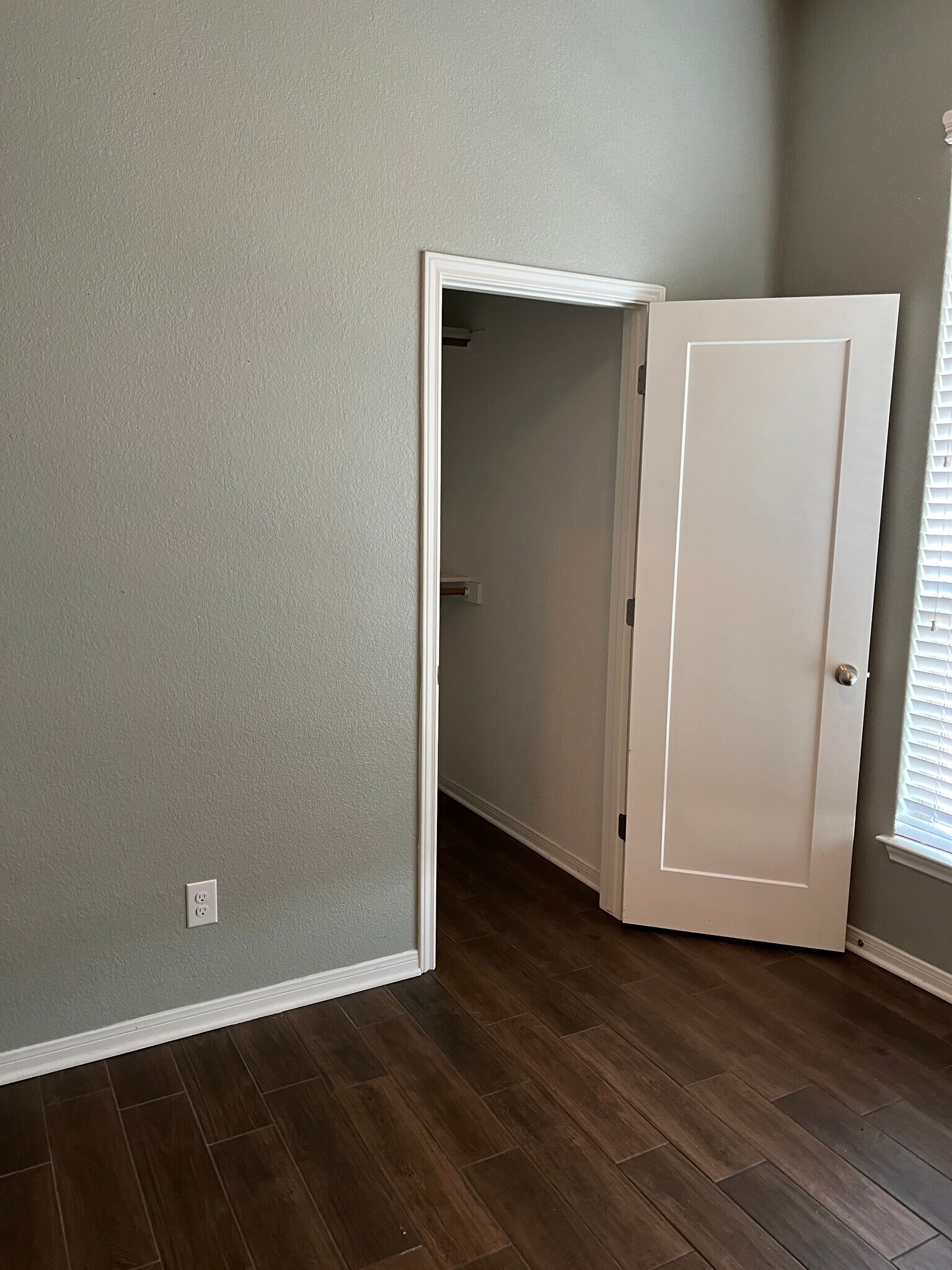 Building Photo - 8119 Redbrush