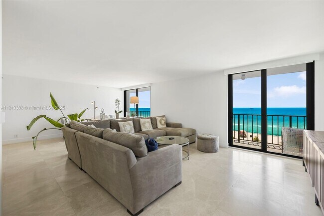 Building Photo - 2625 Collins Ave