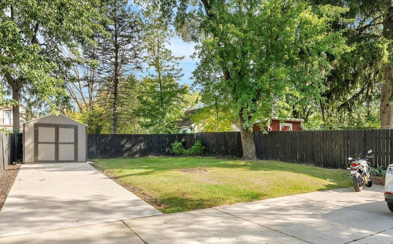 Building Photo - 2040 Roos Ave SW