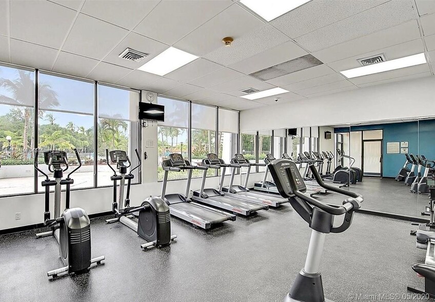 Amenities - 100 Bayview Dr