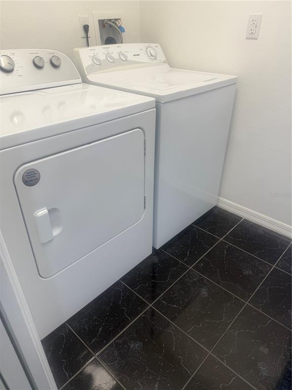 Building Photo - 8741 Village Green Blvd