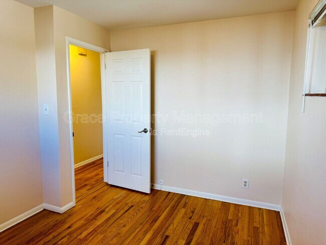 Building Photo - 411 S Simms St