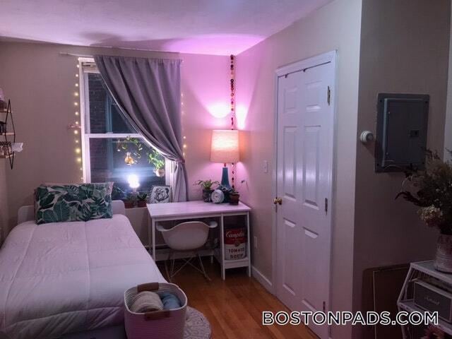 Building Photo - 28 Fleet St