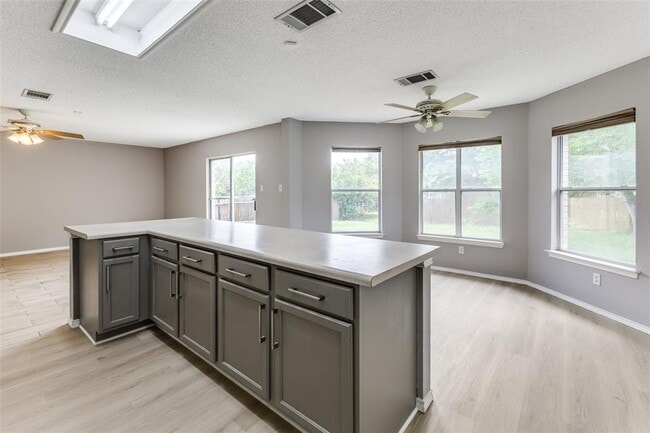 Building Photo - 2200 Milan Dr