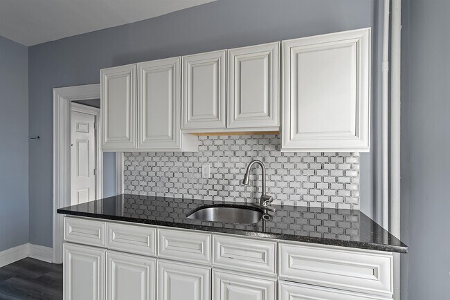 Building Photo - 6700 Park Ave