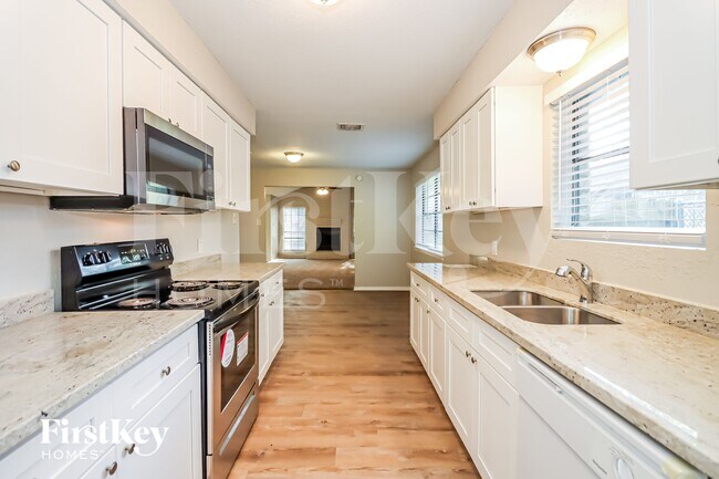 Building Photo - 15818 Nutcracker Ct