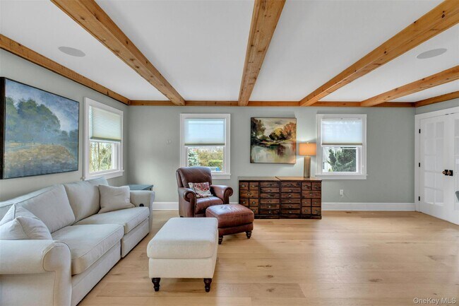 Building Photo - 345 Colonial Rd