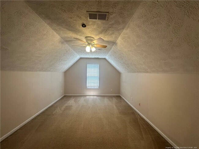 Building Photo - 2401 Larwood Dr