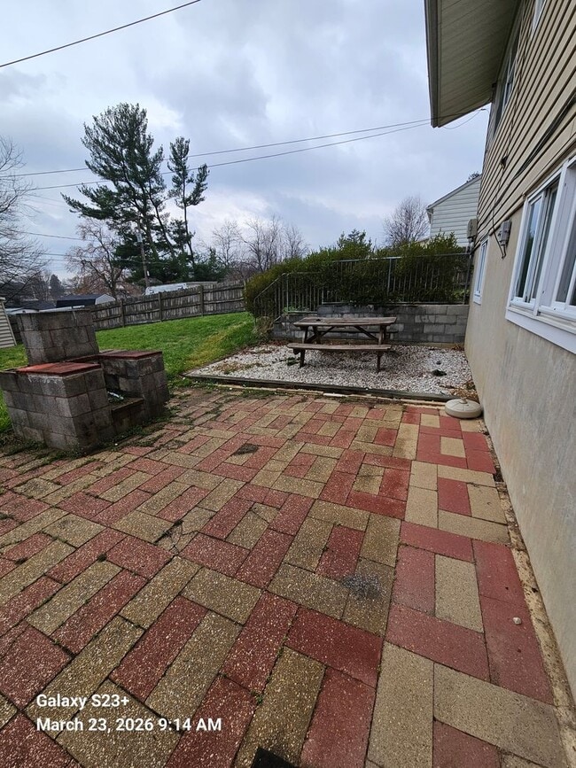 Building Photo - EDGEWOOD - SINGLE FAMILY RANCHER