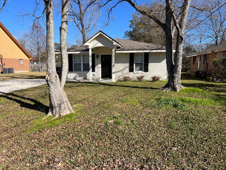 Primary Photo - 5310 Astoria Dr