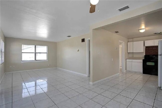Building Photo - 1623 Ferndell Rd