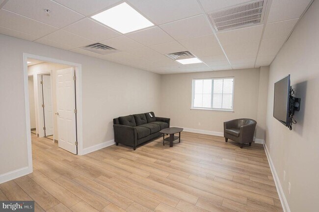 Building Photo - 123 Bateman St