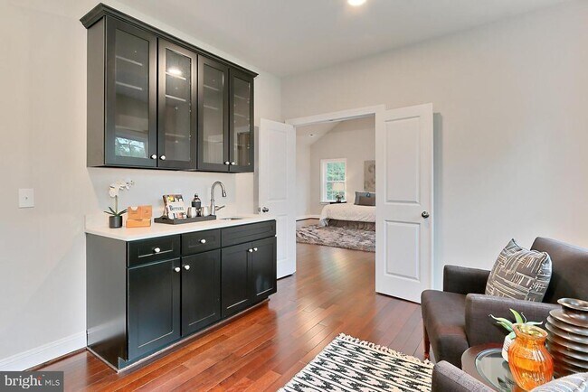 Building Photo - 6526 Dearborn Dr