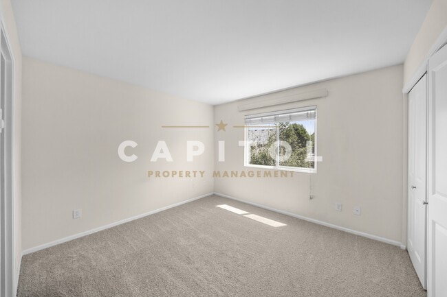 Building Photo - 5467 57th Loop SE