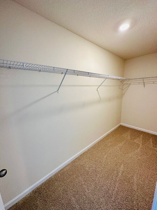 Building Photo - 3/2.5 Townhome in Bridgewater Community!