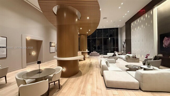 Building Photo - 460 NE 28th St