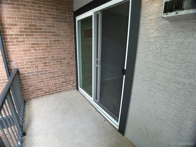 Building Photo - 1400 Golden Cir
