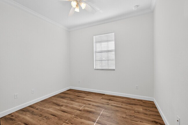 Building Photo - 10384 Wellington Parc Dr