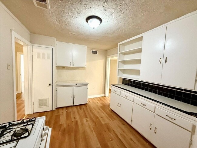 Building Photo - 3424 Lasker Ave