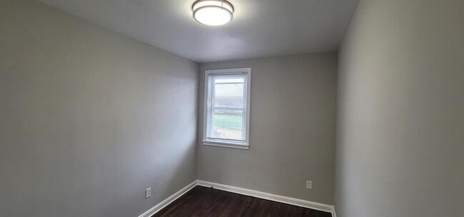 Building Photo - 4933 Edgemere Ave