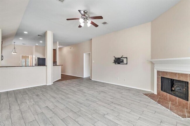 Building Photo - 17515 Burkhart Ridge Dr