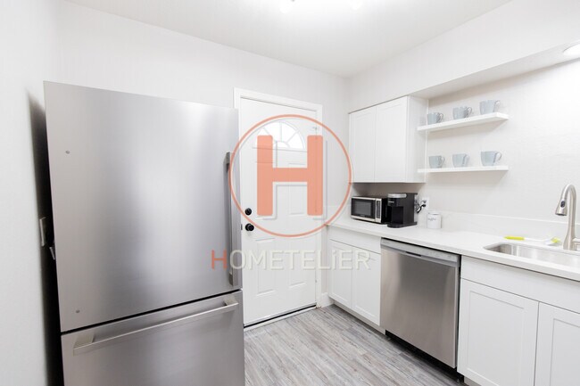 Building Photo - 2812 N 17th Pl