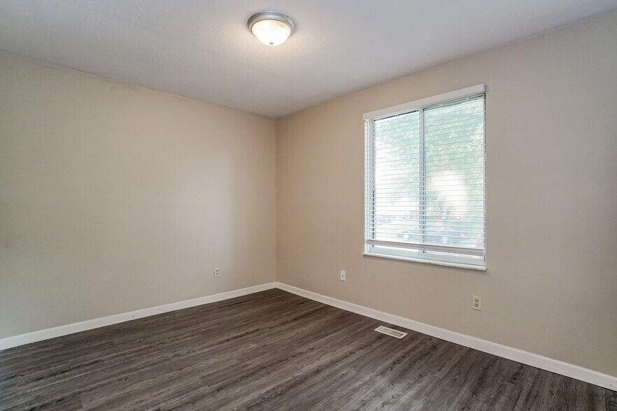 Building Photo - 3117 Falcon Bridge Dr