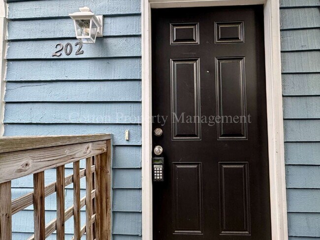 Building Photo - 2BR/2BA Condo off Wilshire Blvd - Beautifu...