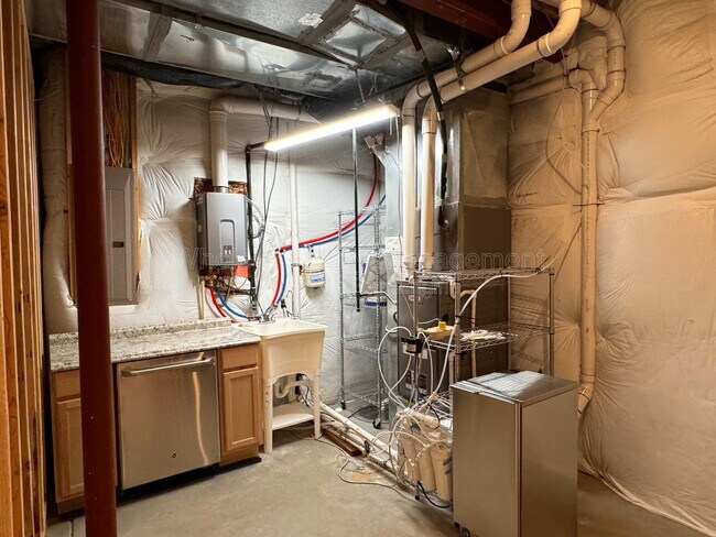 Building Photo - 6771 Larsh Dr