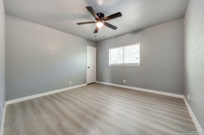 Building Photo - 22 McLennan Oak