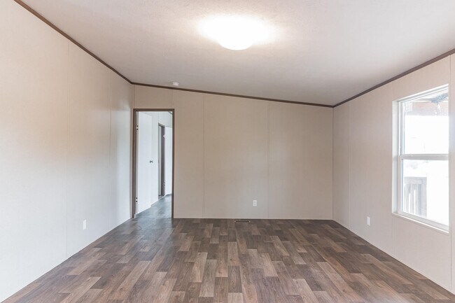 Building Photo - 104 E Castleshoals Dr