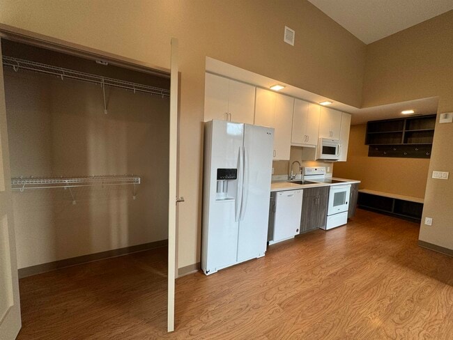 Building Photo - 83 Hanover St