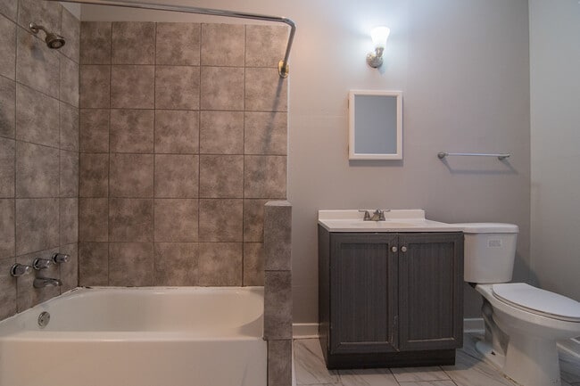 Building Photo - 7841 S Kingston Ave