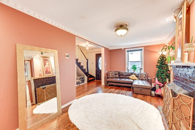 Building Photo - 5 Terrace Pl