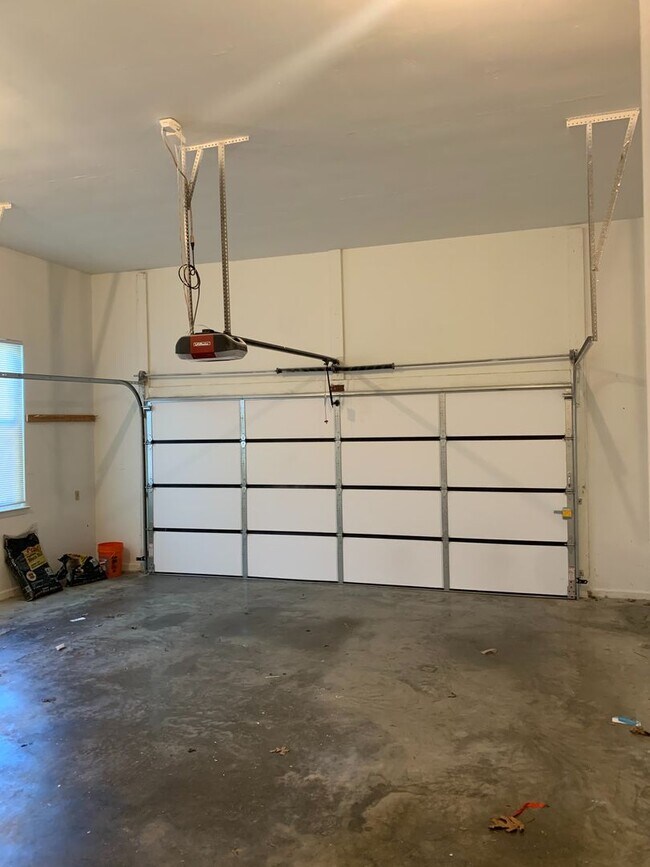 Building Photo - 1 Summer Ridge Ct