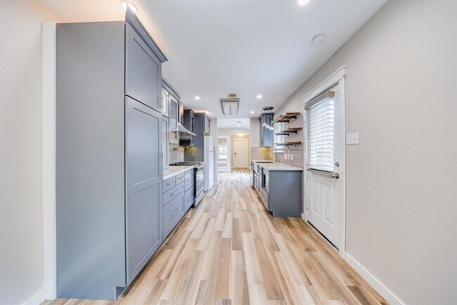 Building Photo - 2515 Cypress Island Dr