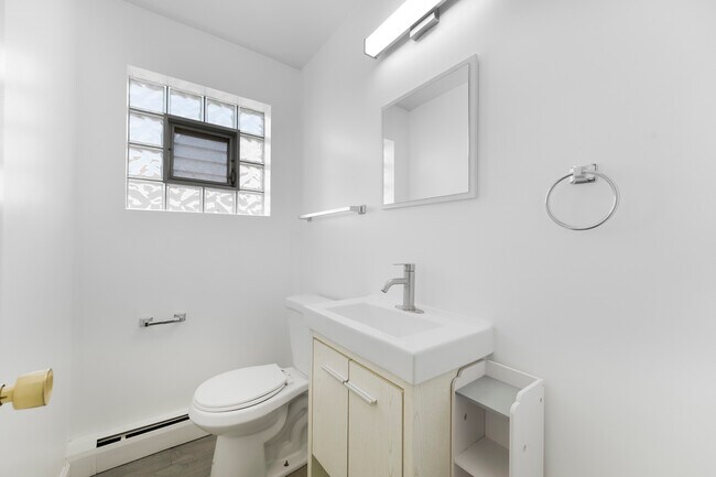 Building Photo - 5311 N Northwest Hwy