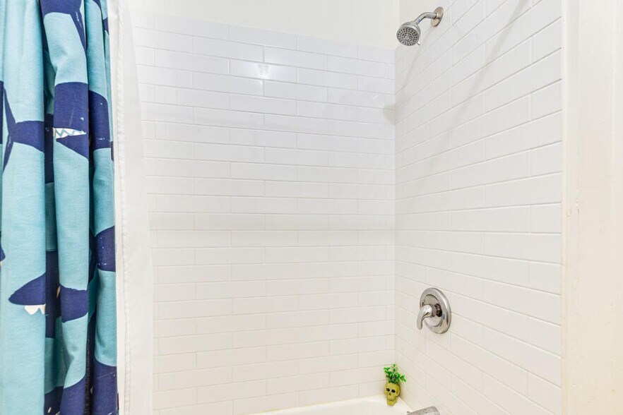 Building Photo - 3254 W Wabansia Ave