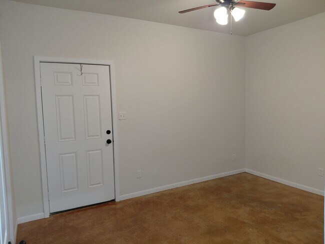 Building Photo - Affordable & Charming 1 bed and 1 bath includes, trash, water and  lawn care!