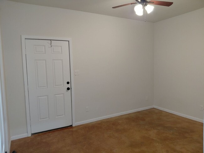 Building Photo - Affordable & Charming 1 bed and 1 bath with all bills paid including lawn care!