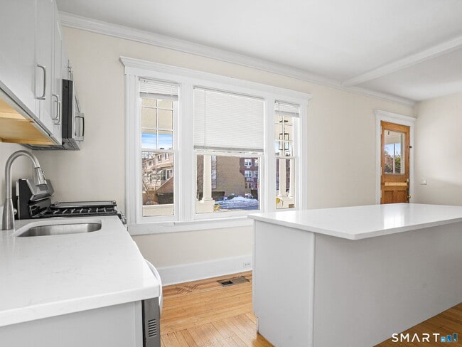 Building Photo - 1911 Summer St