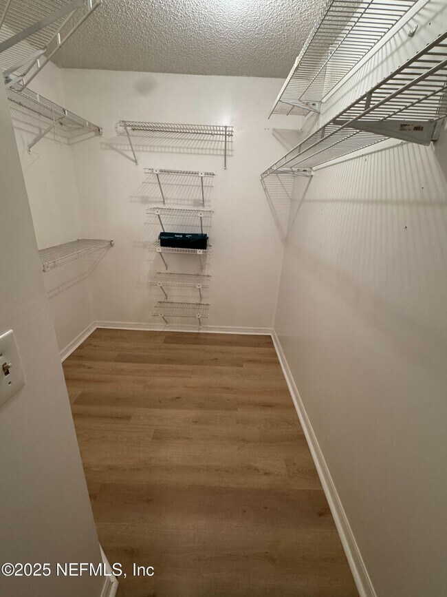 Building Photo - 85 Debarry Ave